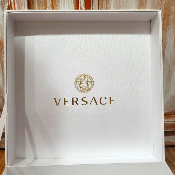 NEW VERSACE Gift Box - Picture 8 of 11